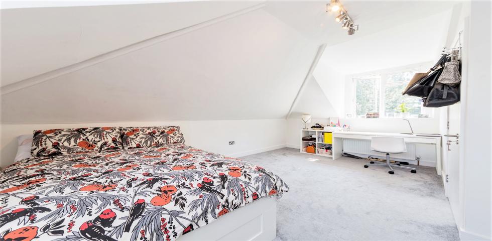 			UNDER OFFER , 2 Bedroom, 1 bath, 1 reception Flat			 Cavendish Road, KILBURN